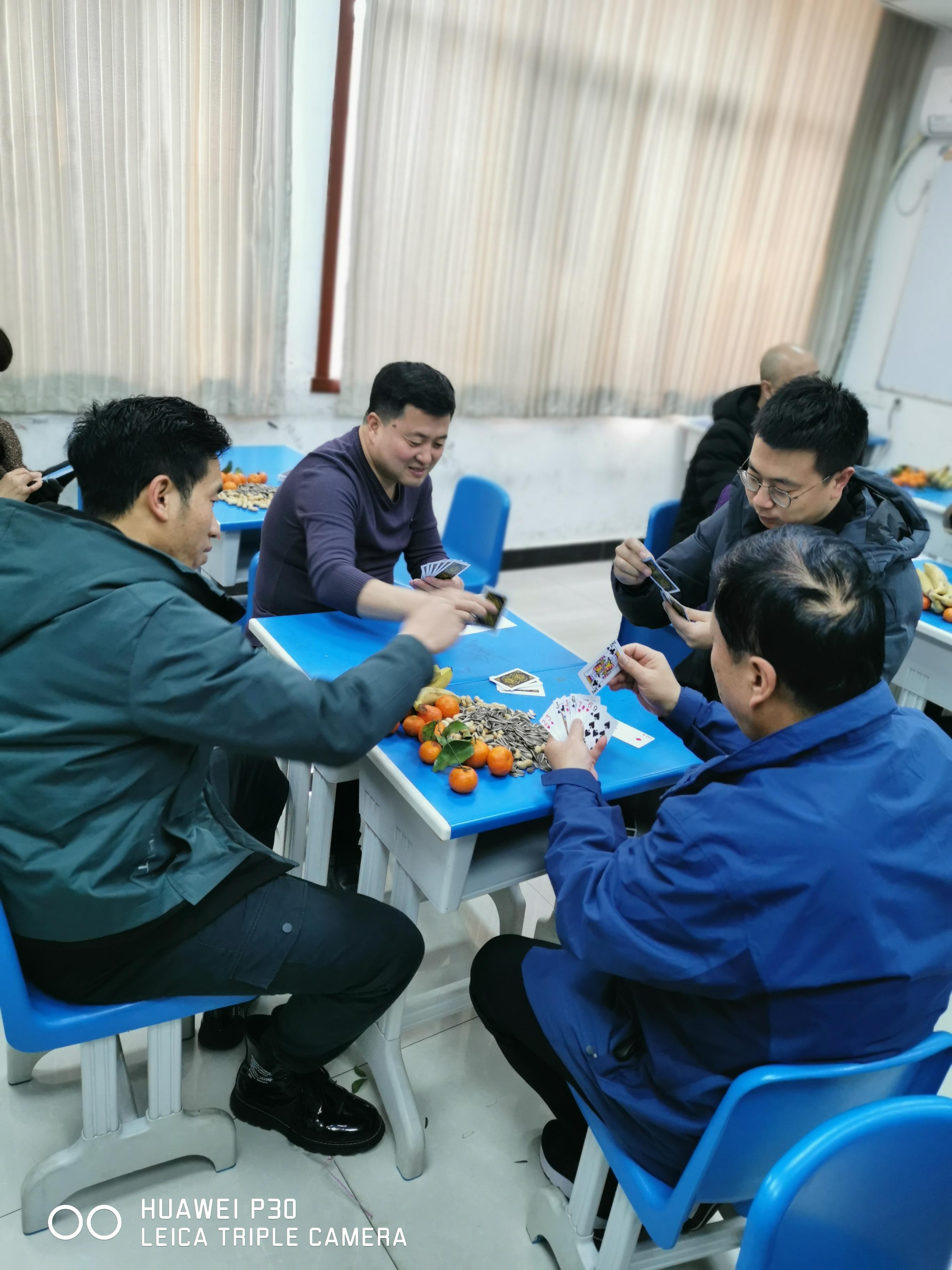 阳泉赛鱼商场有限公司举办了庆"三八"扑克牌大赛