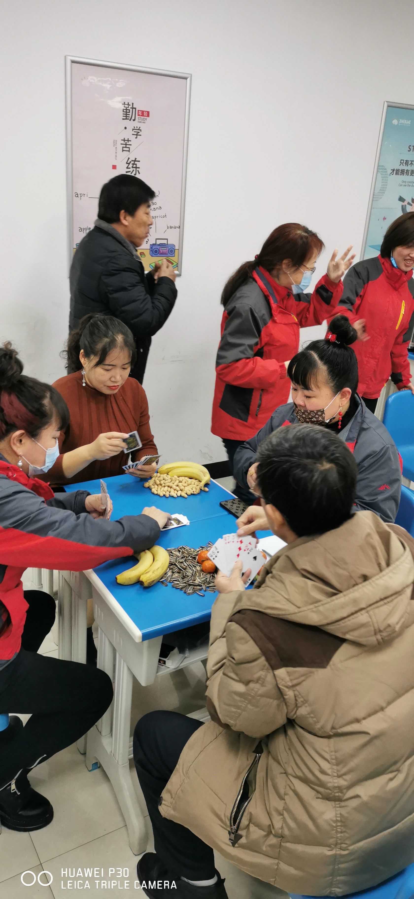 阳泉赛鱼商场有限公司举办了庆"三八"扑克牌大赛